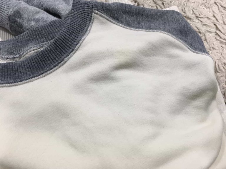 How to Remove Essential Oil Stains from Clothes and Fabrics Arupe